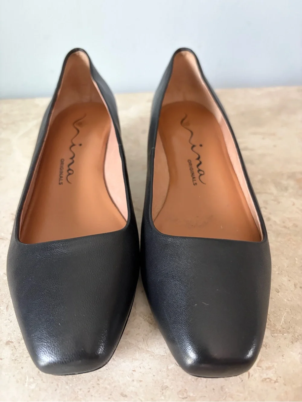 Nina Originals Pumps Women’s Size 6.5 Black Leather Gold Elephant Heel Ornate